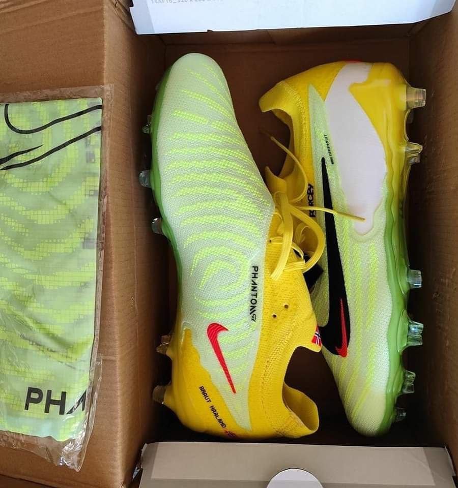 Soccer Cleats Pallets - Image 3